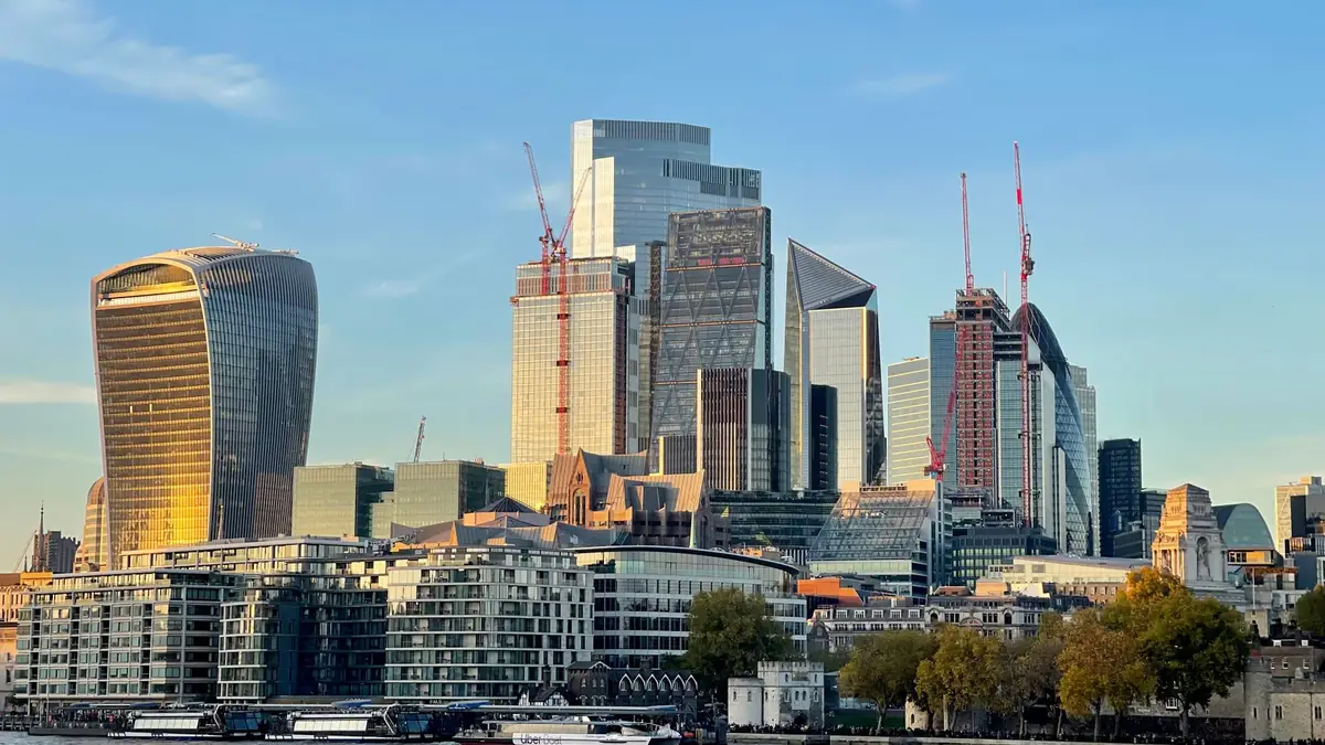 UK Economy Grows 0.1% in August, Beating Forecasts of a Contraction